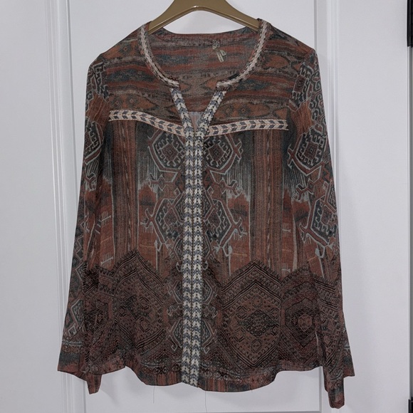 Gimmicks by BKE Buckle top. Size Small. Lightly worn. - Picture 4 of 6